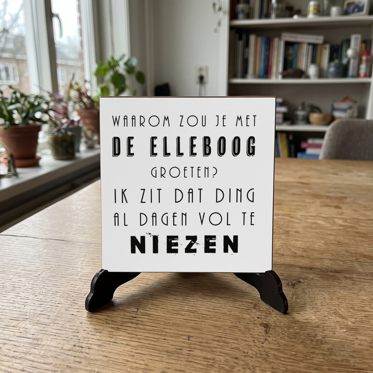 Corona quote wit 20, houten onderzetter op de standaard (de standaard is apart verkrijgbaar)
