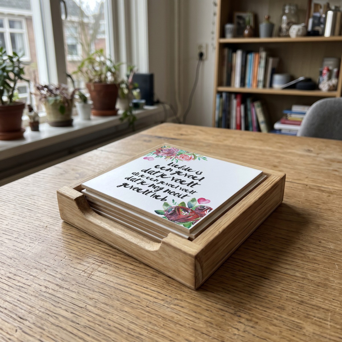 Floral quote 27, houten onderzetter in het houten bakje (het houten bakje is apart verkrijgbaar)