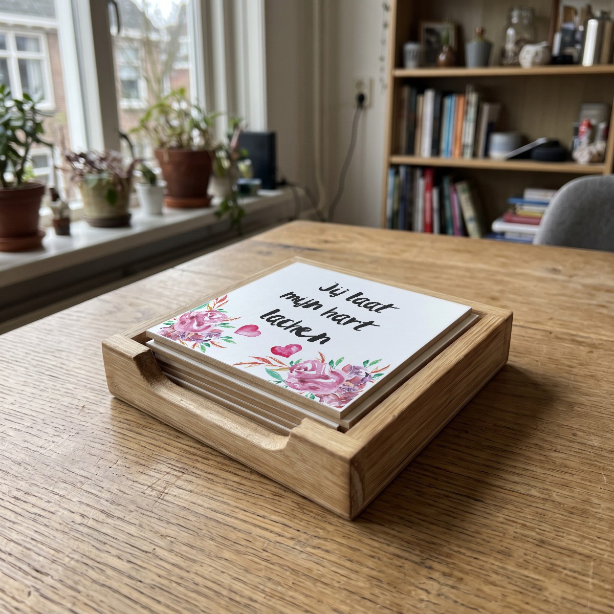 Floral quote 36, houten onderzetter in het houten bakje (het houten bakje is apart verkrijgbaar)