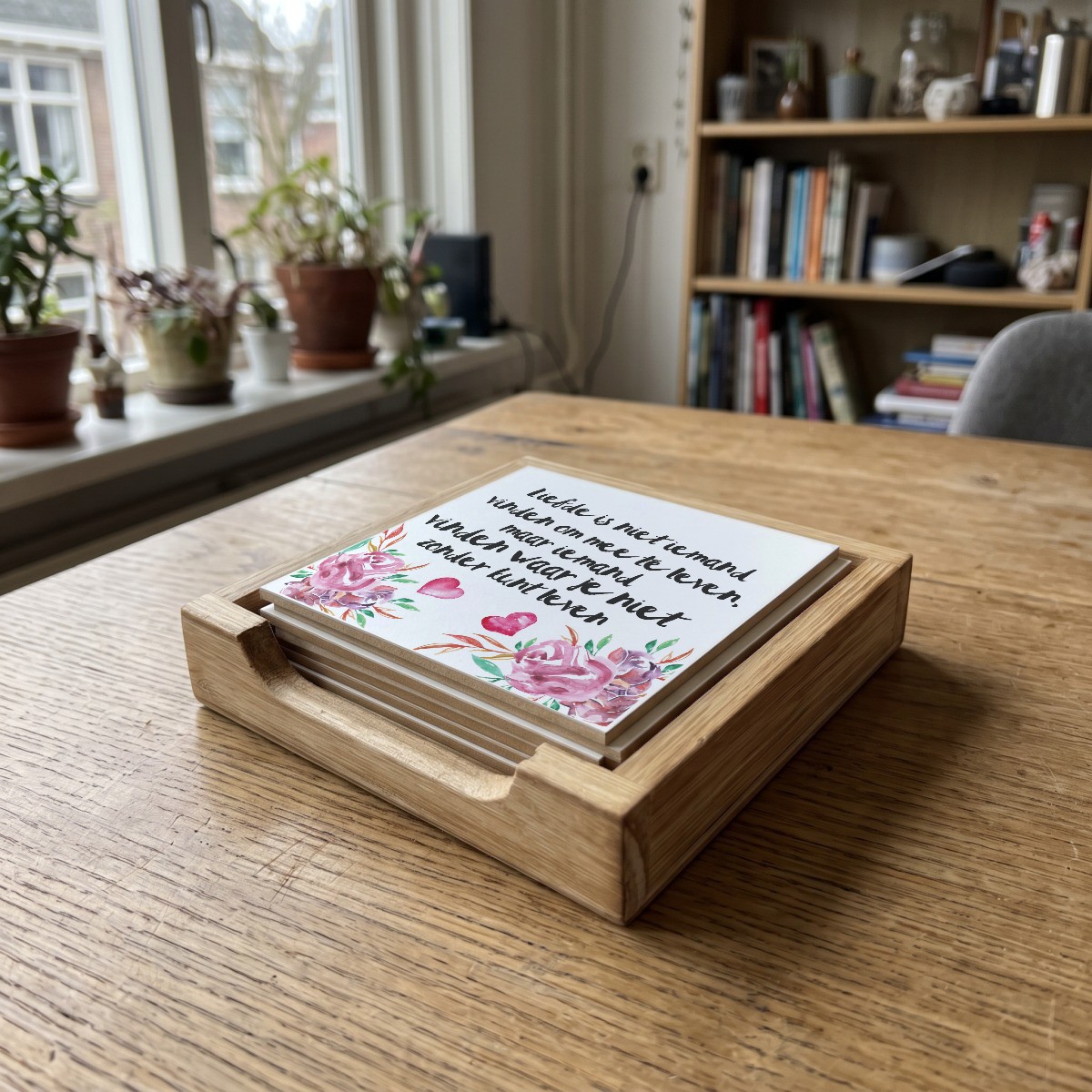 Floral quote 38, houten onderzetter in het houten bakje (het houten bakje is apart verkrijgbaar)