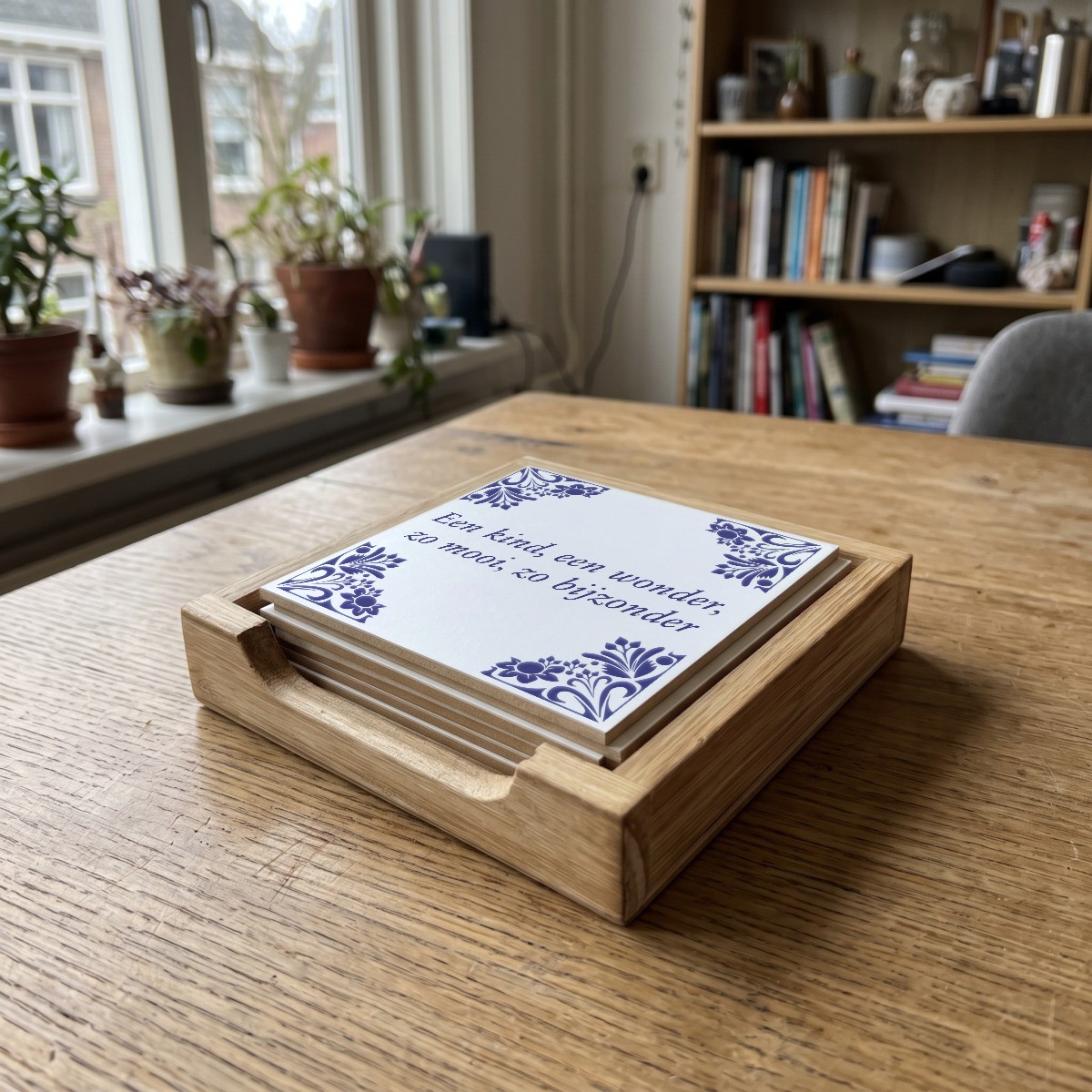 Nederlands Delftsblauw 010, houten onderzetter in het houten bakje (het houten bakje is apart verkrijgbaar)