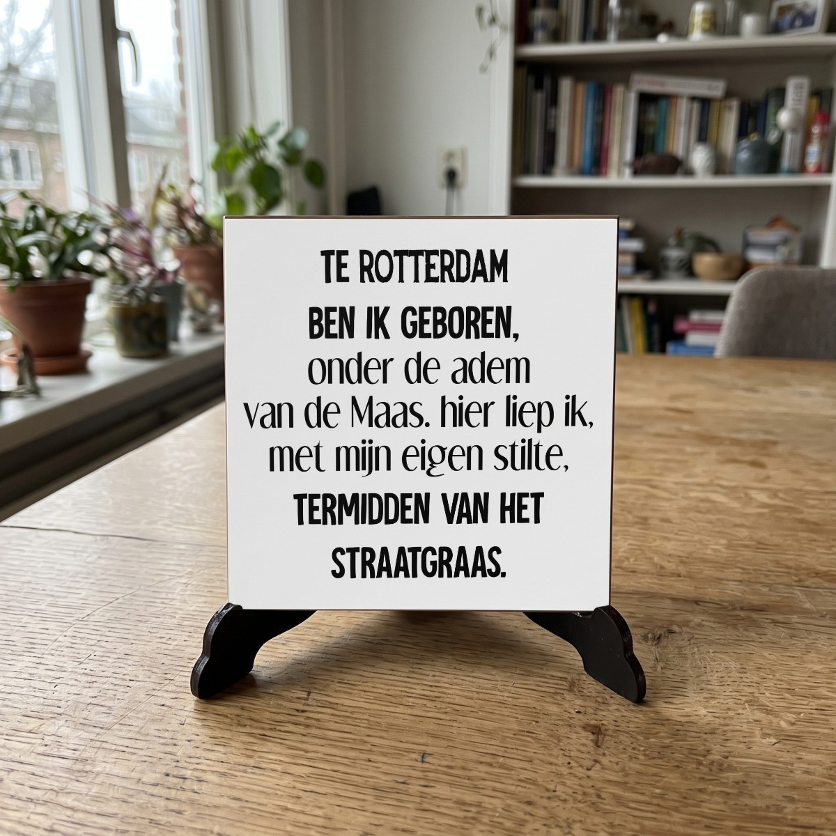 Rotterdamse quote wit 021, houten onderzetter op de standaard (de standaard is apart verkrijgbaar)