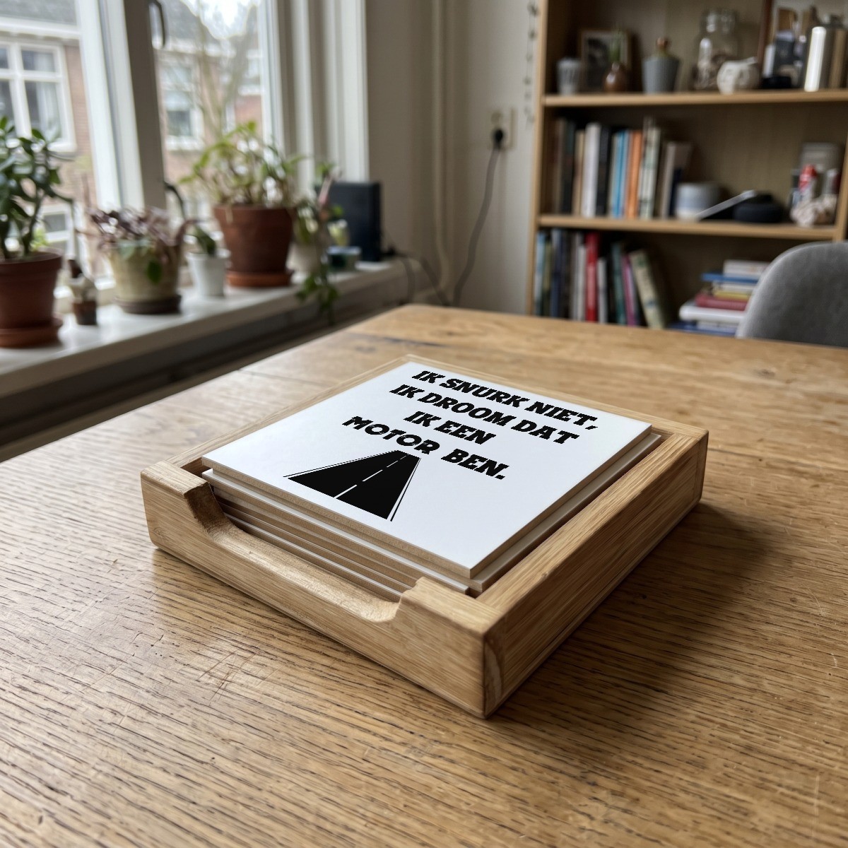 Rotterdamse quote wit 023, houten onderzetter in het houten bakje (het houten bakje is apart verkrijgbaar)