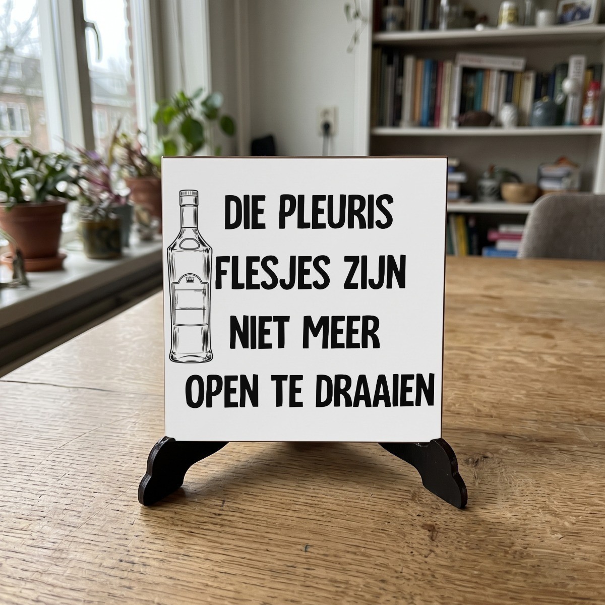 Rotterdamse quote wit 059, houten onderzetter op de standaard (de standaard is apart verkrijgbaar)